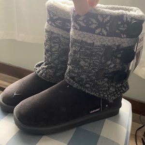 NWT Muk Luks size 8